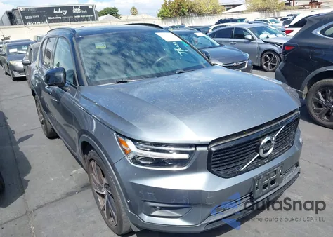 2019 Volvo Xc40 T4 R-Design z USA, uszkodzony, nr VIN YV4AC2HM0K2152315